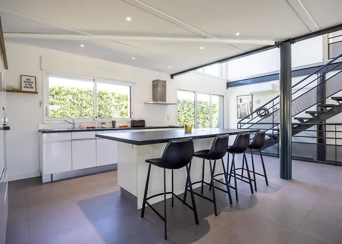 ヴィラ Spacieuse Avec Piscine Privee A