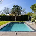 Вилла Spacieuse Avec Piscine Privee A
