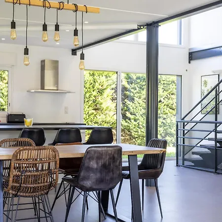 Spacieuse Avec Piscine Privée à