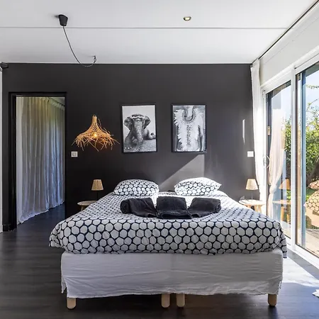 Spacieuse Avec Piscine Privée à *