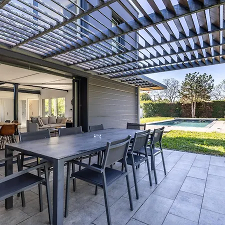 Spacieuse Avec Piscine Privée à Villa